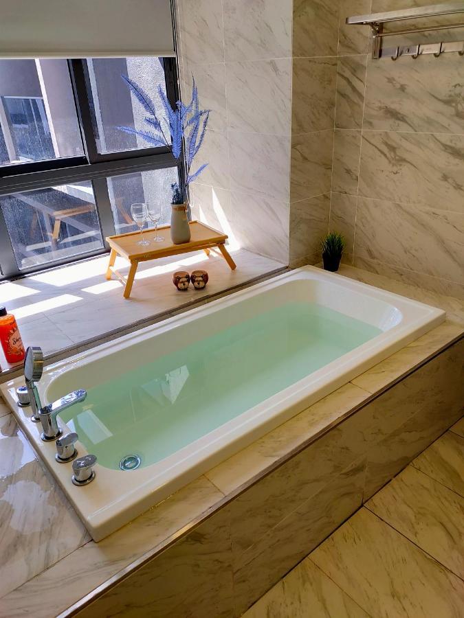 Melaka Town - Imperio Residence Studio With Bathtub Bagian luar foto