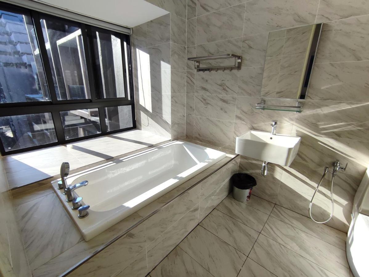 Melaka Town - Imperio Residence Studio With Bathtub Bagian luar foto